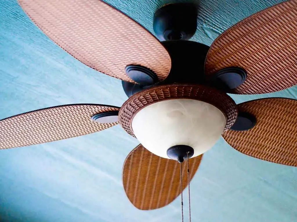 Ceiling Fan Direction (4 Seasons Explained) – ArchitectTwoCents