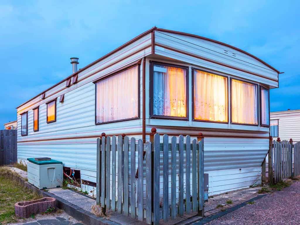 should-you-buy-a-used-mobile-home-4-things-to-consider-architecture